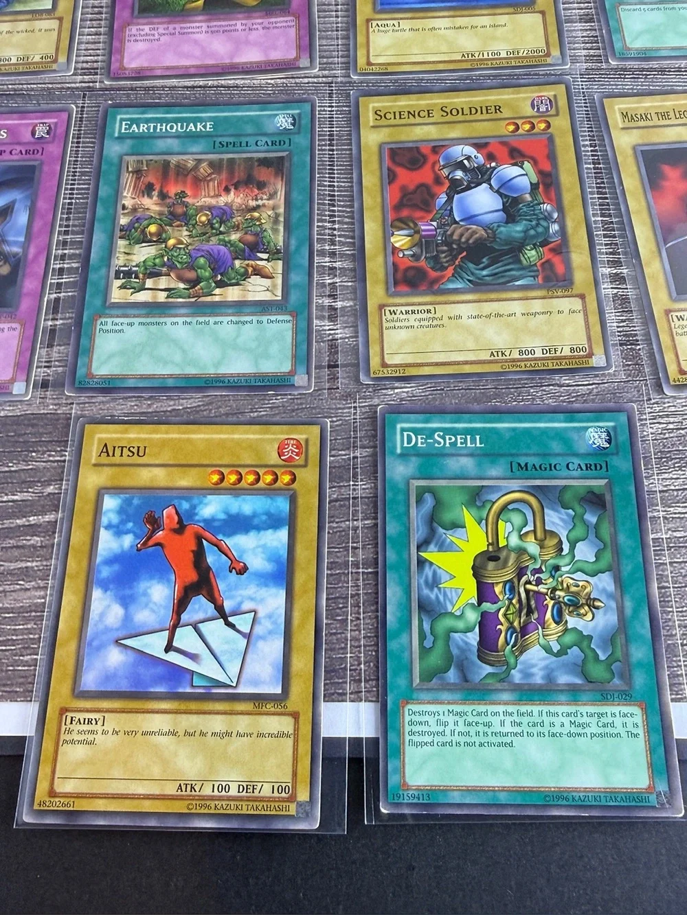 Yu-Gi-Oh! Lot of 20 Vintage Cards • Mixed Monsters/Spells/Traps